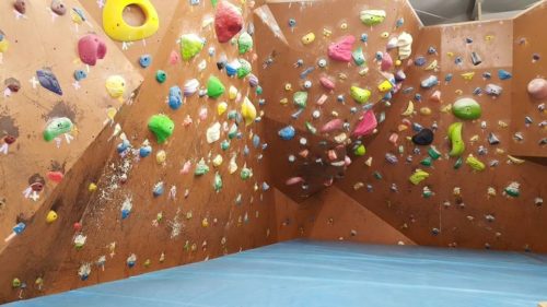 兵庫県のクライミング施設「ボルダリングスペース BaRock（バロック）」